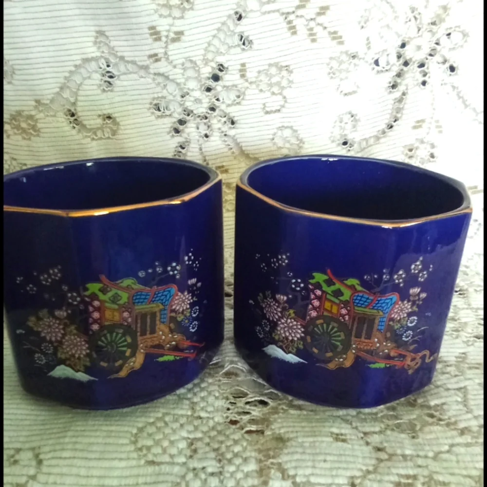 Lovely vintage Japanese teapot, nice wicker handle